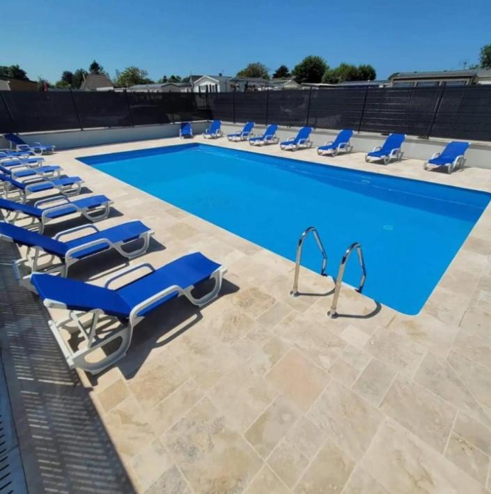 Mobil Home 6-8 Places Parcelle 4 Climatise Biville-sur-Mer ภายนอก รูปภาพ